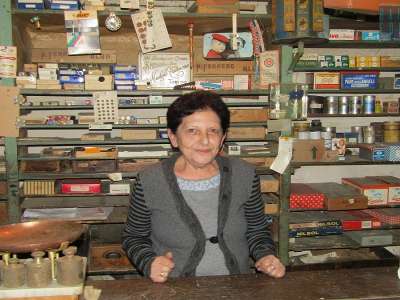 Maria Antonietta Locardo, la proprietaria della bottega: � lei che nel 1991 ha deciso di chiudere a causa della morte del padre Ambrogio, ponendo fine a pi� di 130 anni di attivit�